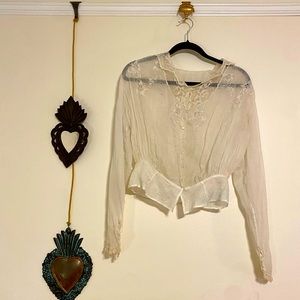 Victorian blouse, size 29 waist, accommodates large bust. Great condition.